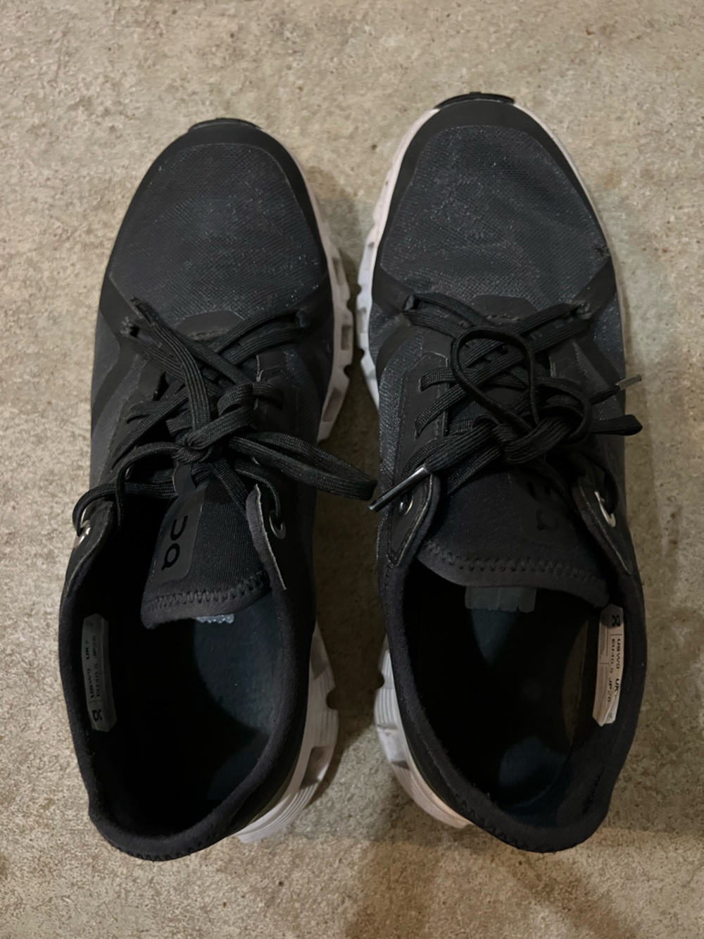 On Cloud Women's Athletic Shoes - Black/White